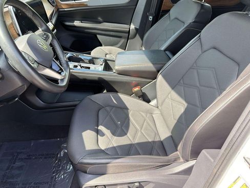 Used 2024 Volkswagen Atlas SE image 5