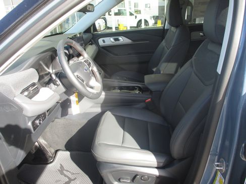 New 2026 Ford Explorer Active w/ Active Comfort Package image 6