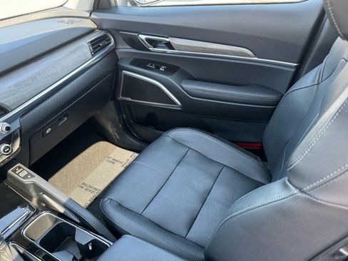 Used 2022 Kia Telluride EX w/ EX Premium Package FWD image 11