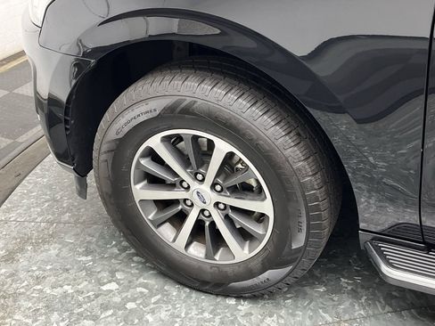 Used 2018 Ford Expedition Max XLT w/ Equipment Group 202A AWD/4WD image 38