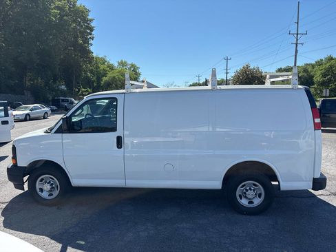 Used 2017 Chevrolet Express 2500 RWD image 17
