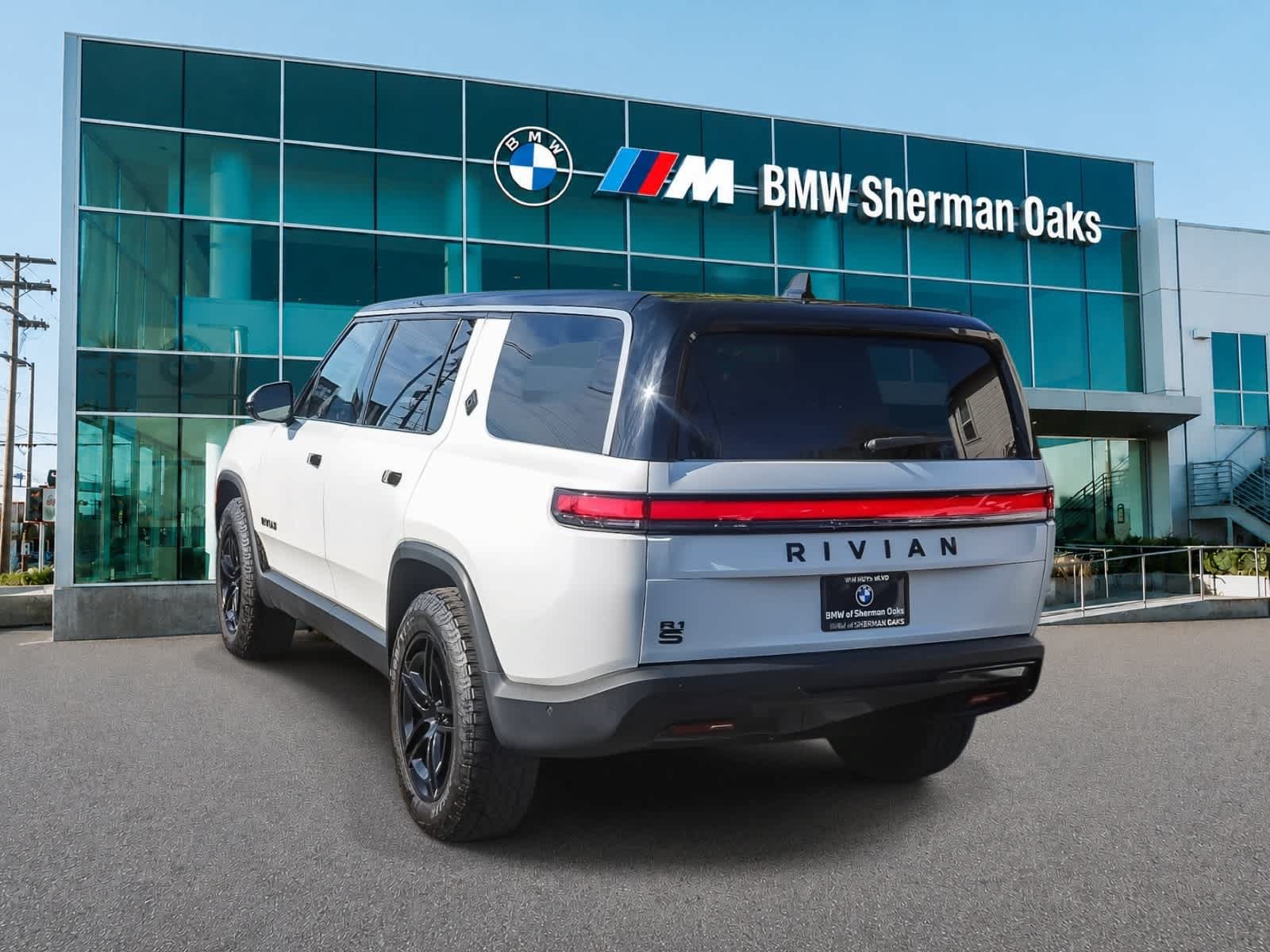 Used 2025 Rivian R1S Adventure Dual AWD/4WD image 6