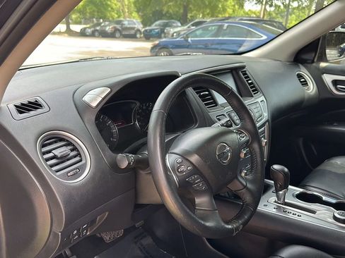 Used 2018 Nissan Pathfinder SL AWD/4WD image 12
