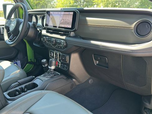 Used 2025 Jeep Gladiator Mojave image 22