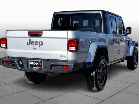 Used 2023 Jeep Gladiator Overland image 12
