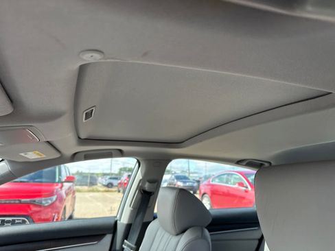 Used 2018 Honda Accord Touring image 17