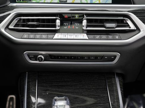 Used 2022 BMW X7 M50i w/ Dynamic Handling Package image 53