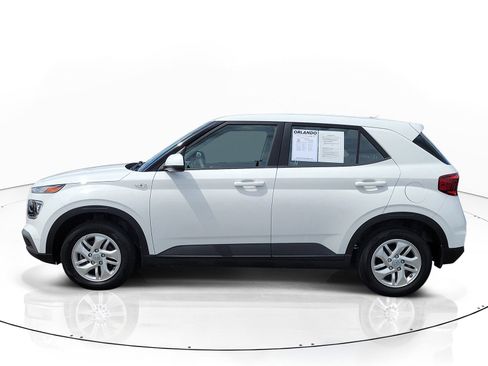 Used 2023 Hyundai Venue SE FWD image 4