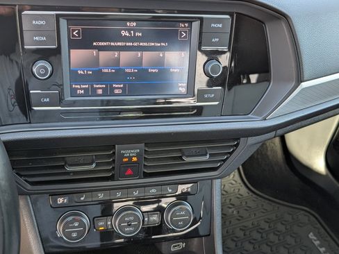 Used 2019 Volkswagen Jetta R-Line image 16