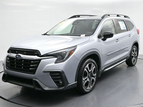 Used 2024 Subaru Ascent Limited w/ Technology Package AWD/4WD image 3