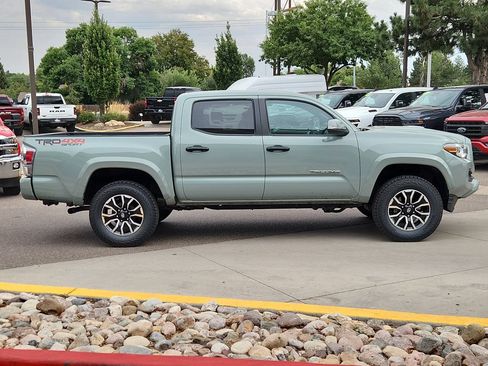 Used 2022 Toyota Tacoma TRD Sport w/ Advanced Technology Package AWD/4WD image 2