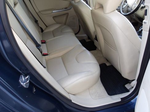 Used 2015 Volvo XC60 T6 w/ Proximity Package AWD/4WD image 24