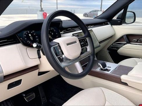 Used 2025 Land Rover Range Rover SE image 7