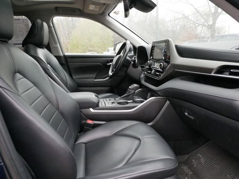 Used 2021 Toyota Highlander XLE image 23