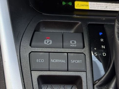 Used 2022 Toyota RAV4 XLE w/ Convenience Package image 21