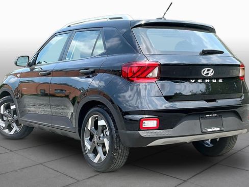 Used 2025 Hyundai Venue SEL FWD image 11