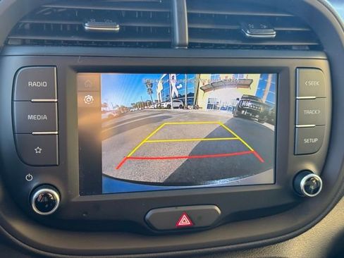 Certified 2025 Kia Soul LX image 19