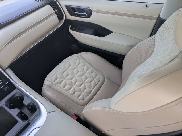 Used 2025 Nissan Armada Platinum w/ Convenience Package RWD image 18