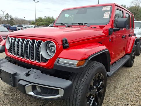 Used 2025 Jeep Wrangler Unlimited Sahara image 3