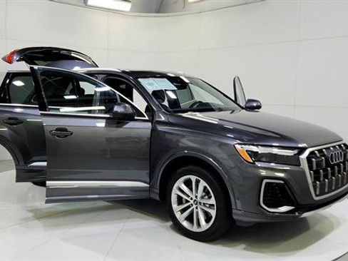 Used 2025 Audi Q7 3.0T Premium Plus AWD/4WD image 28