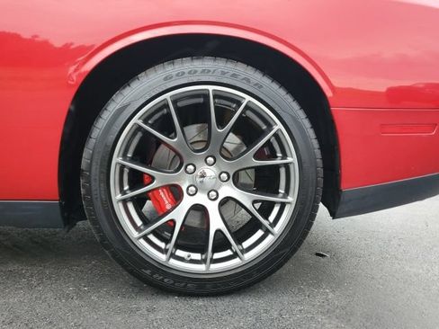 Used 2016 Dodge Challenger SRT w/ Technology Group RWD image 9