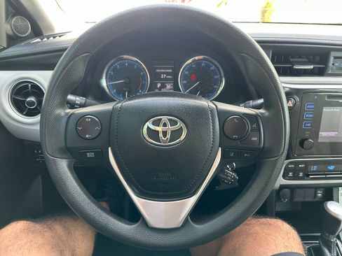 Used 2018 Toyota Corolla LE image 26