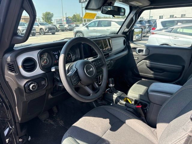 Used 2025 Jeep Wrangler Unlimited Sport AWD/4WD image 11