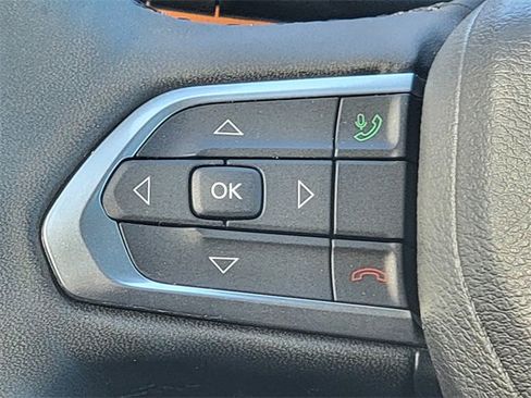 Certified 2024 Jeep Compass Limited image 33