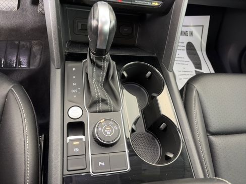 Used 2023 Volkswagen Atlas SE image 30