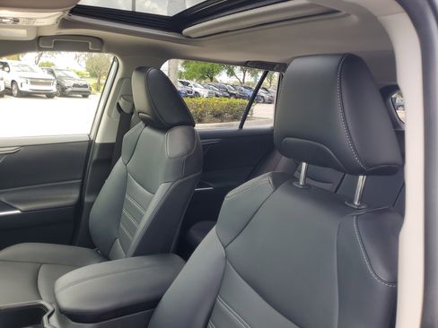 Used 2023 Toyota RAV4 XLE Premium image 18