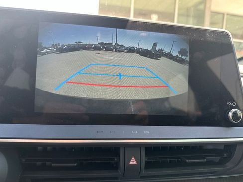 Used 2024 Toyota Prius XLE FWD image 8