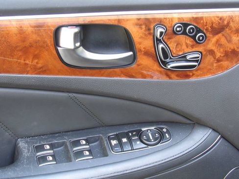 Used 2014 Hyundai Equus Signature RWD image 13