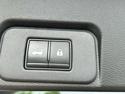 Used 2022 Nissan Rogue SL w/ SL Premium Package image 13