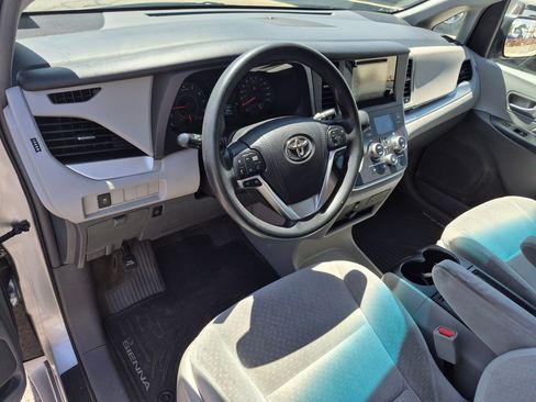Used 2016 Toyota Sienna LE AWD/4WD image 16