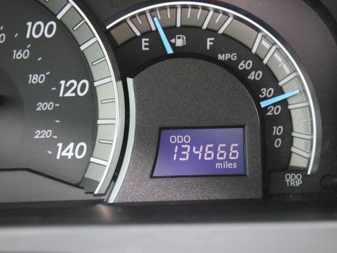 Used 2012 Toyota Camry SE FWD image 7