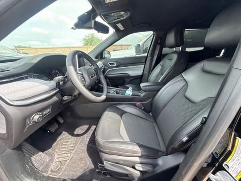 Used 2025 Jeep Compass Latitude image 5