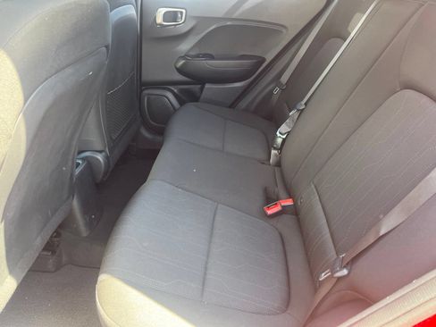 Used 2021 Hyundai Venue SE FWD image 14