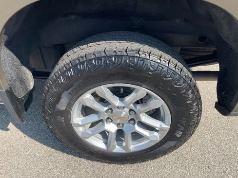 Used 2023 Chevrolet Silverado 1500 LT AWD/4WD image 28