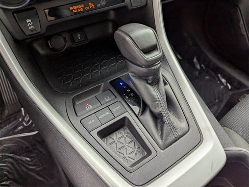 Used 2022 Toyota RAV4 LE image 25