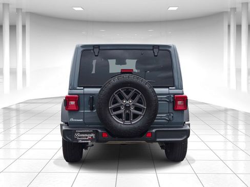 Used 2025 Jeep Wrangler Unlimited Sport AWD/4WD image 4