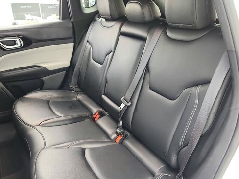 Used 2025 Jeep Compass Limited AWD/4WD image 17