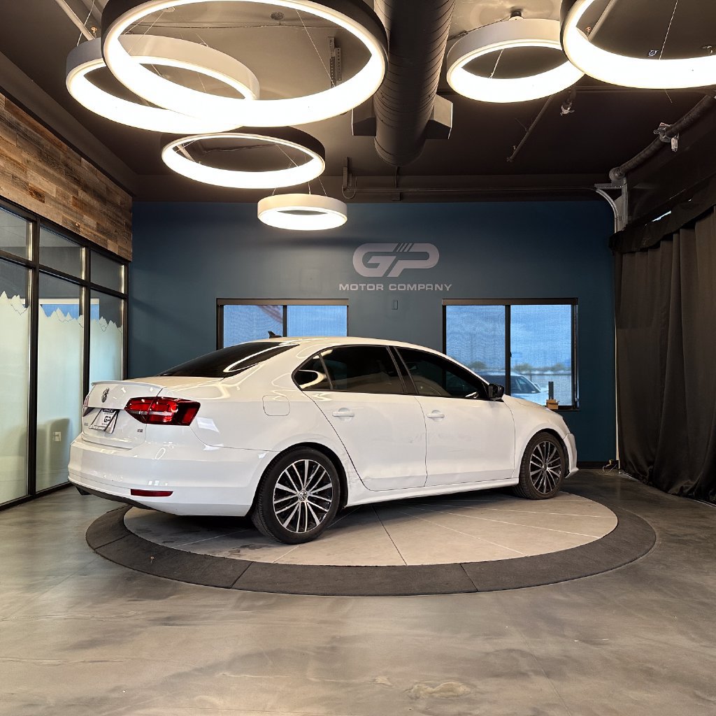 Used 2016 Volkswagen Jetta Sport FWD image 3