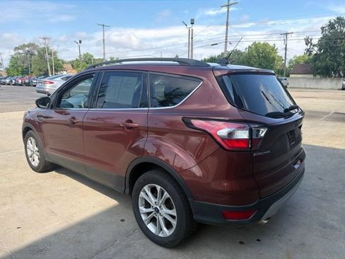 Used 2018 Ford Escape SE w/ SE Sync 3 Package FWD image 5