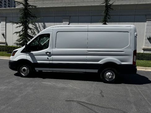 Used 2023 Ford Transit 250 Medium Roof AWD w/ Load Area Protection Package image 10