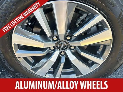 Used 2025 Nissan Pathfinder SL AWD/4WD image 7