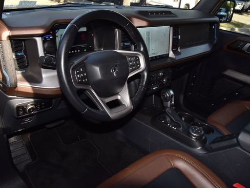 Certified 2023 Ford Bronco Outer Banks w/ Sasquatch Package AWD/4WD image 39