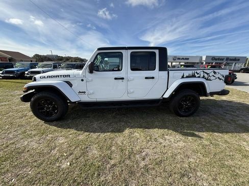 Used 2023 Jeep Gladiator Sport image 4