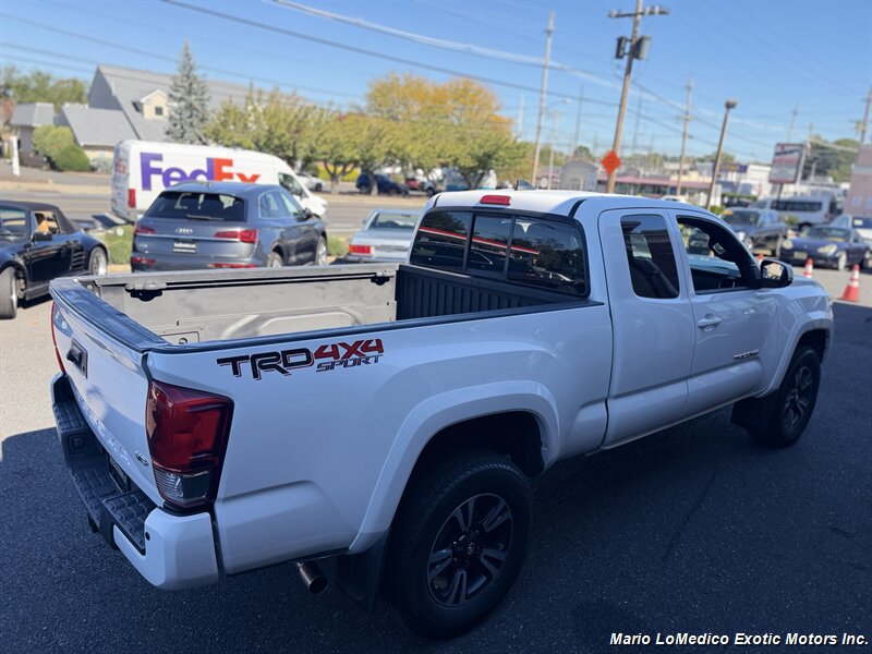 Used 2016 Toyota Tacoma TRD Sport AWD/4WD image 5