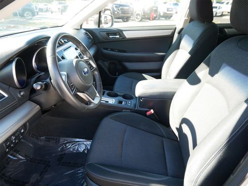 Used 2019 Subaru Outback 2.5i Premium image 8
