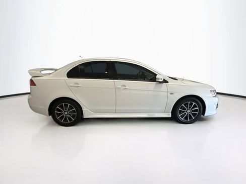 Used 2017 Mitsubishi Lancer ES image 8